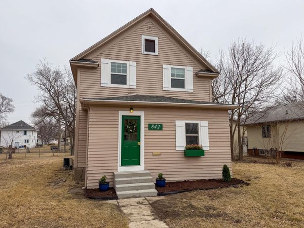 842 Utah Ave SE, Huron, SD 57350