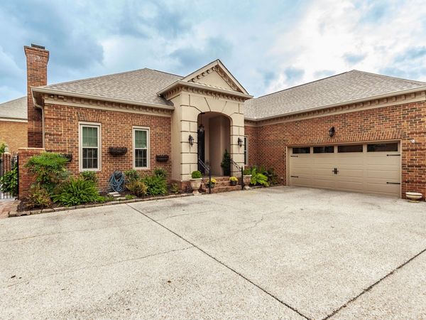 104 Carriage Way , Hendersonville, TN 37075