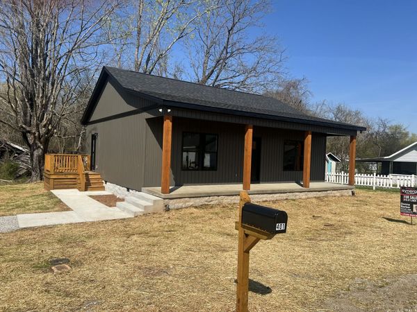 401 Hawkins St, Cowan, TN 37318