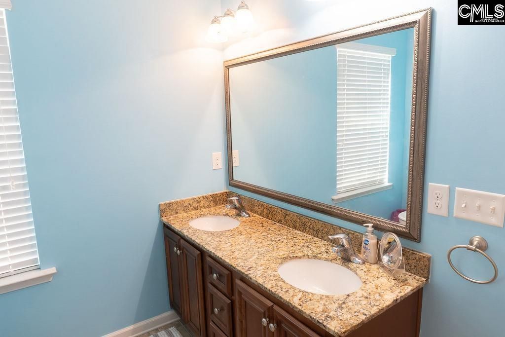 319 Fairford Road Photo 22