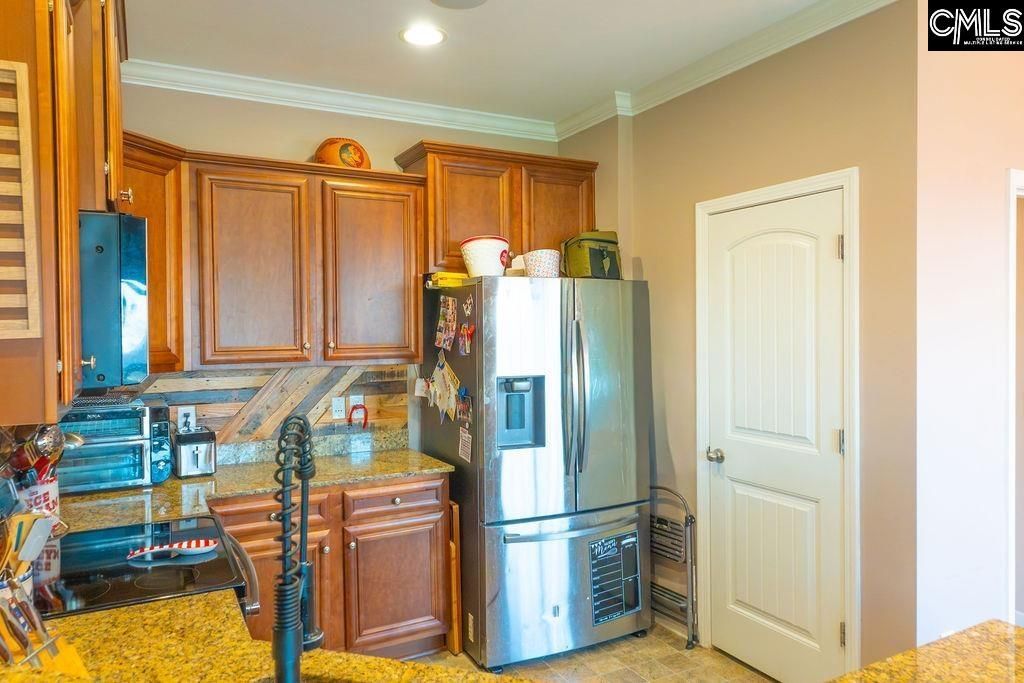 319 Fairford Road Photo 35