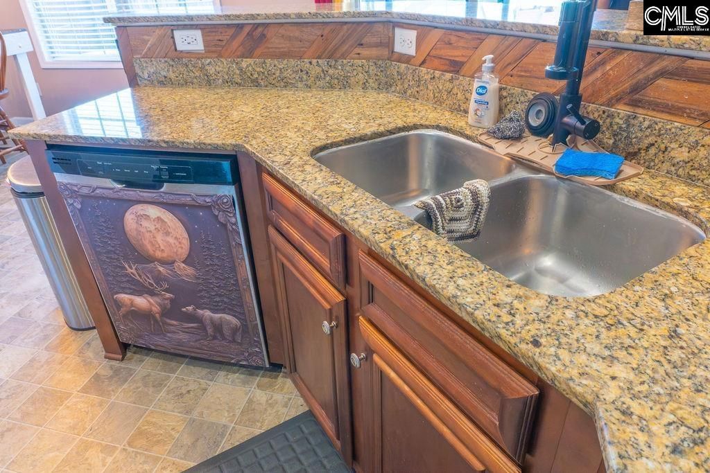 319 Fairford Road Photo 37