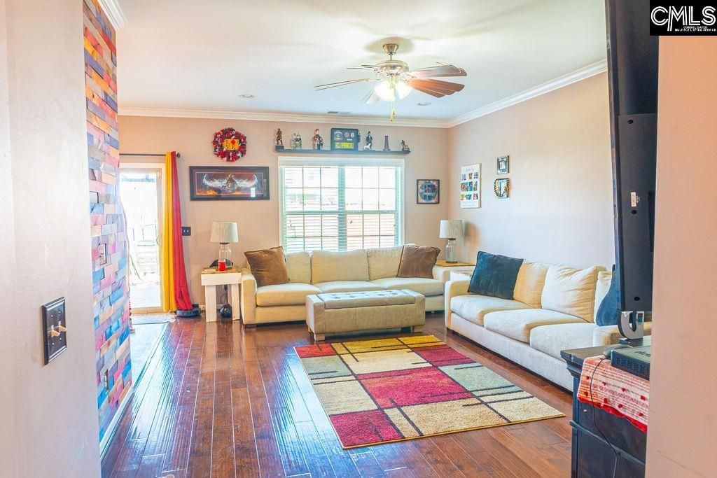 319 Fairford Road Photo 4