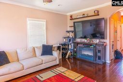 319 Fairford Road photo 4