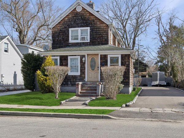 346 Maple Avenue , Riverhead, NY 11901