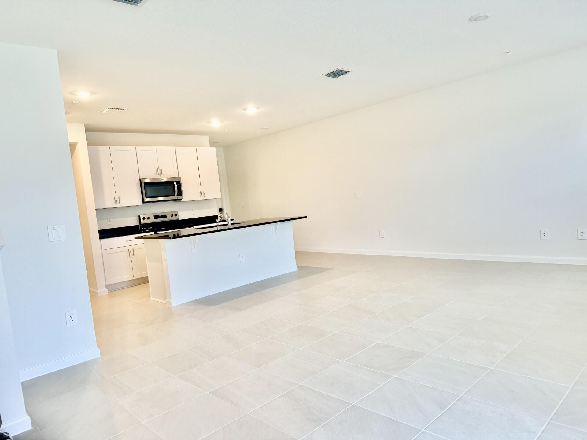 586 Salisbury Circle, Fort Pierce, FL 34982 Photo