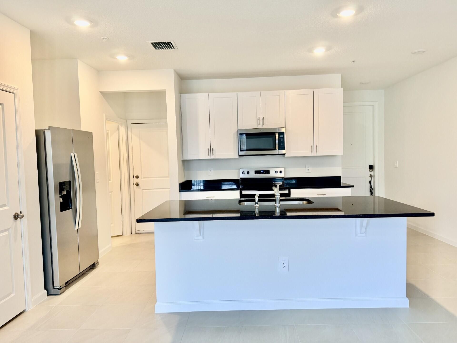 586 Salisbury Circle, Fort Pierce, FL 34982 Photo