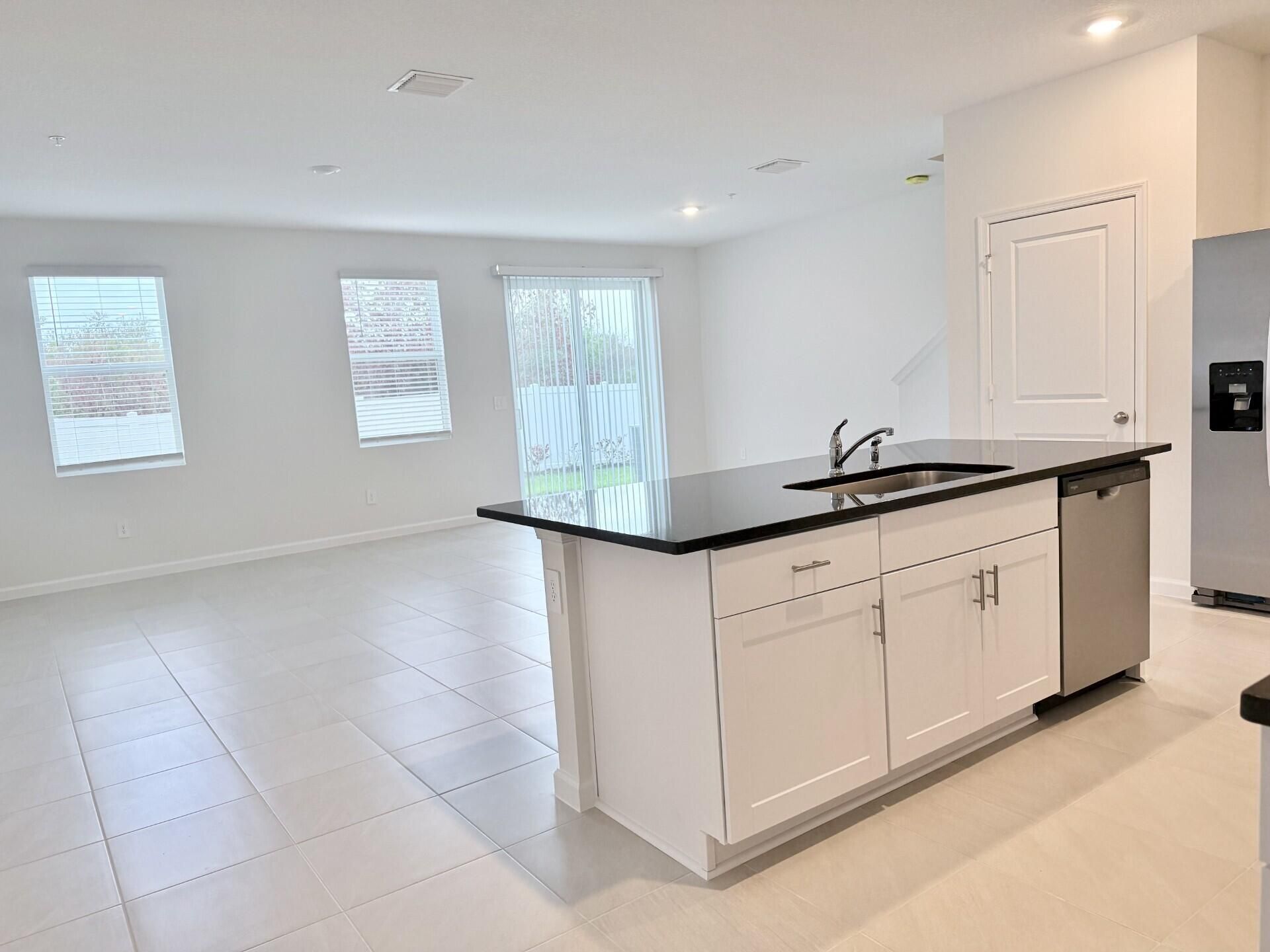 586 Salisbury Circle, Fort Pierce, FL 34982 Photo