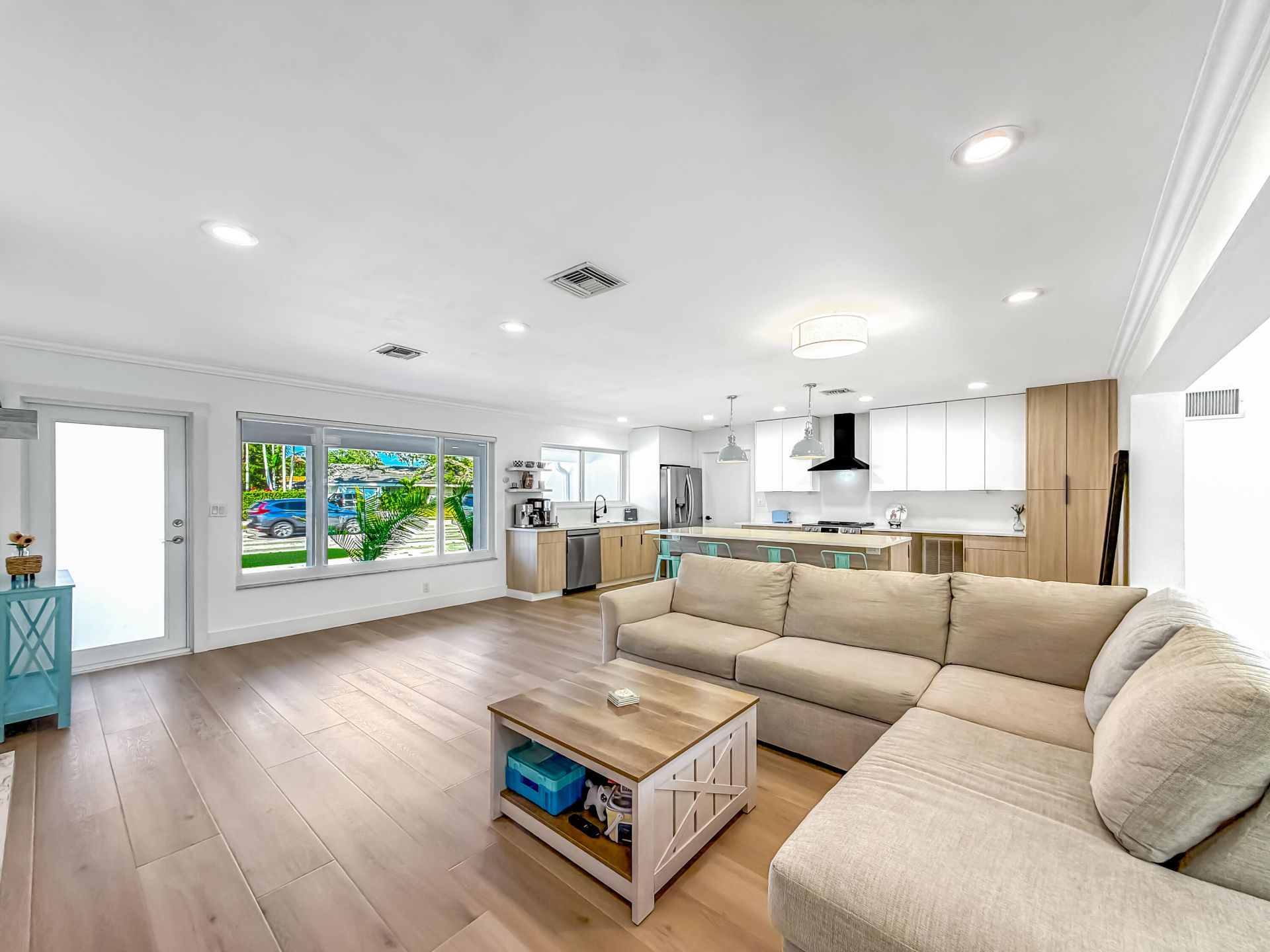 1098 W Camino Real, Boca Raton, FL 33486 Photo