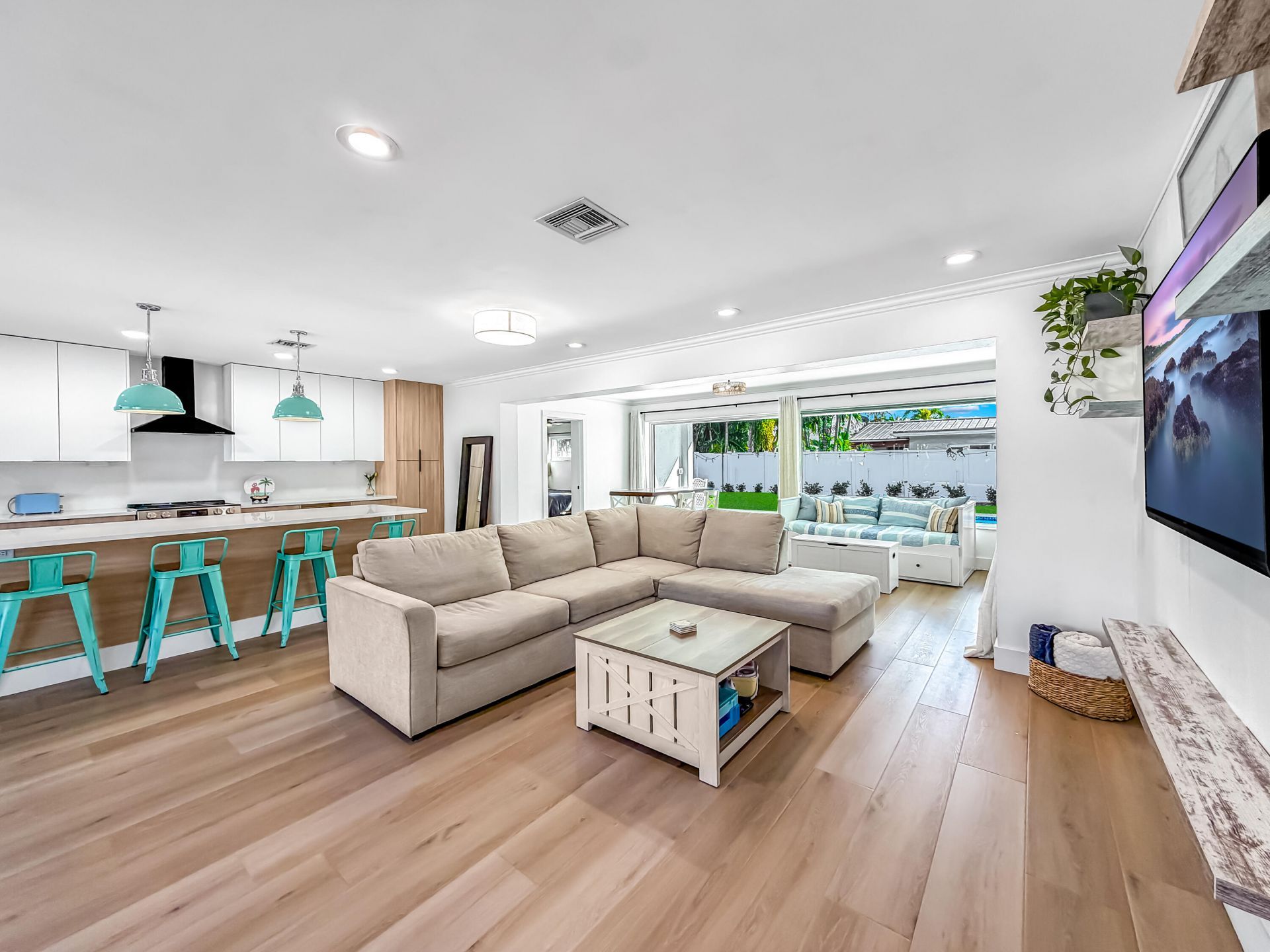 1098 W Camino Real, Boca Raton, FL 33486 Photo