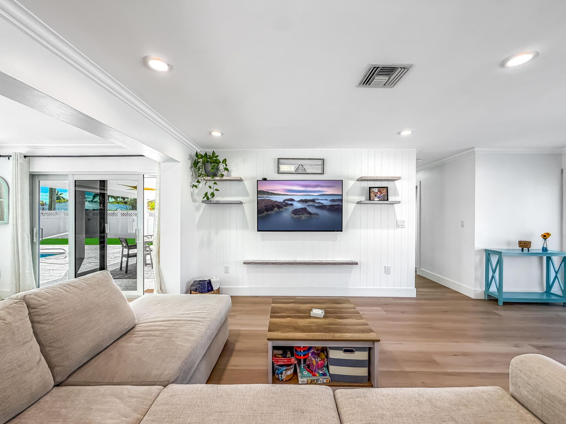 1098 W Camino Real, Boca Raton, FL 33486 Photo