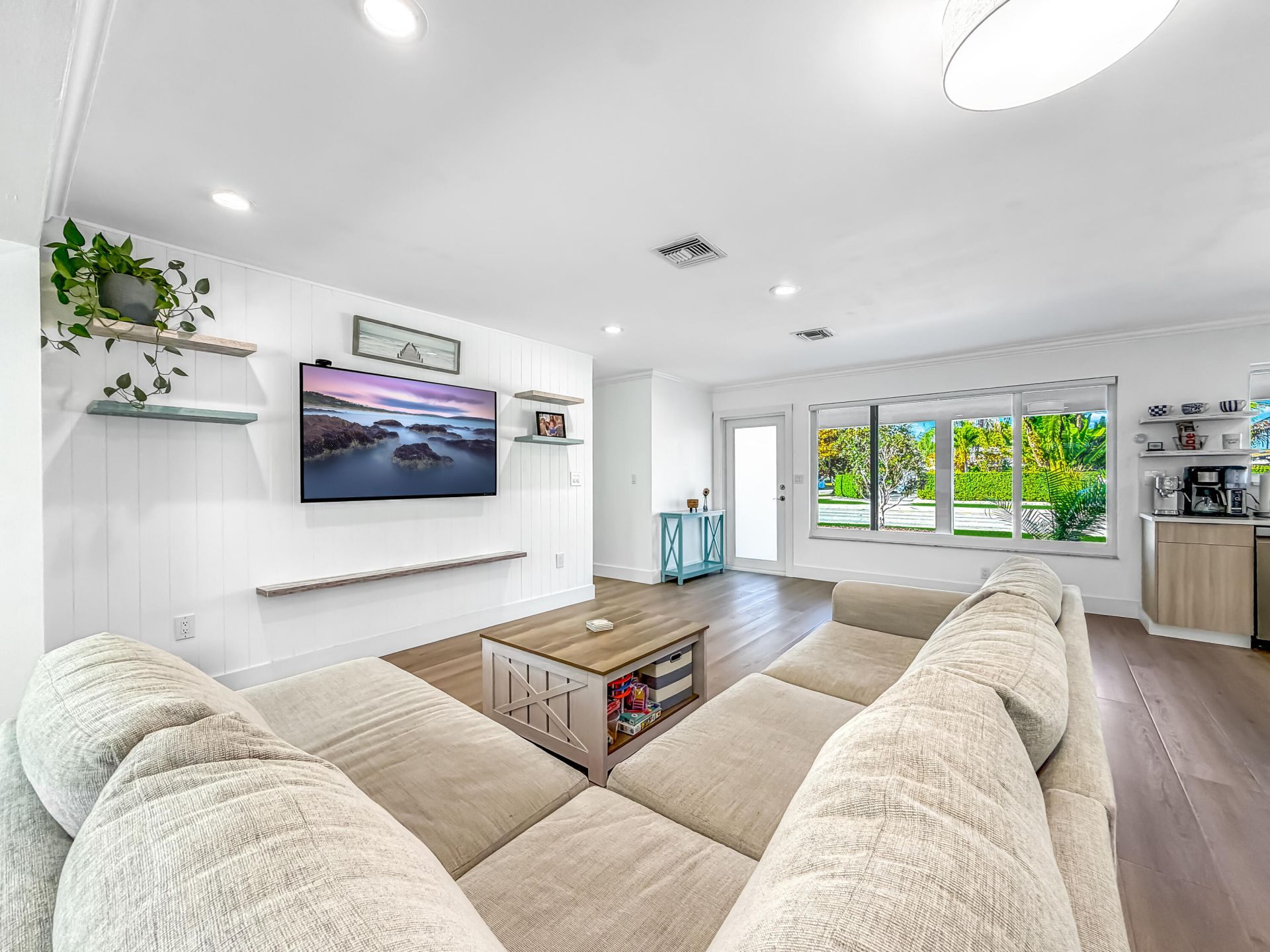 1098 W Camino Real, Boca Raton, FL 33486 Photo