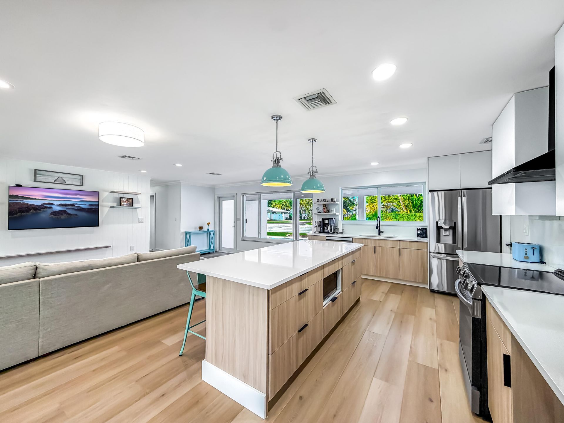 1098 W Camino Real, Boca Raton, FL 33486 Photo