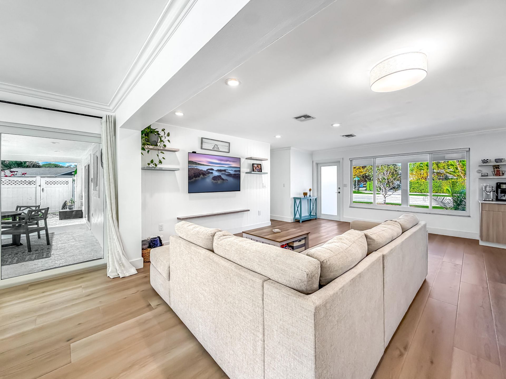 1098 W Camino Real, Boca Raton, FL 33486 Photo