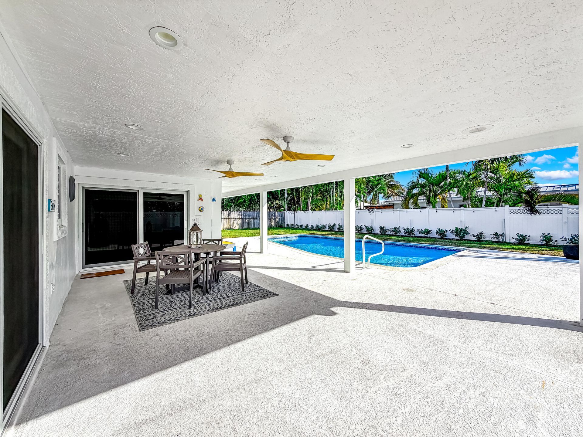 1098 W Camino Real, Boca Raton, FL 33486 Photo
