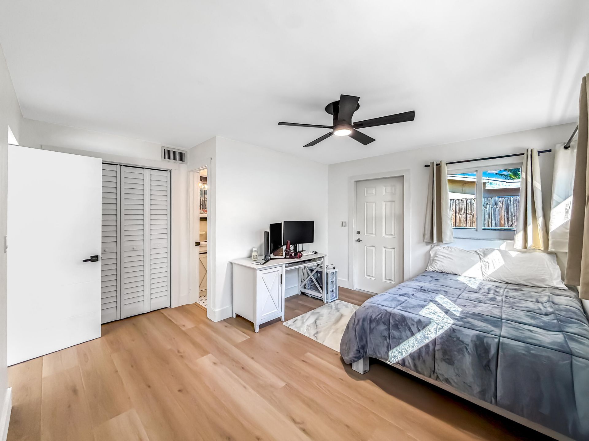 1098 W Camino Real, Boca Raton, FL 33486 Photo