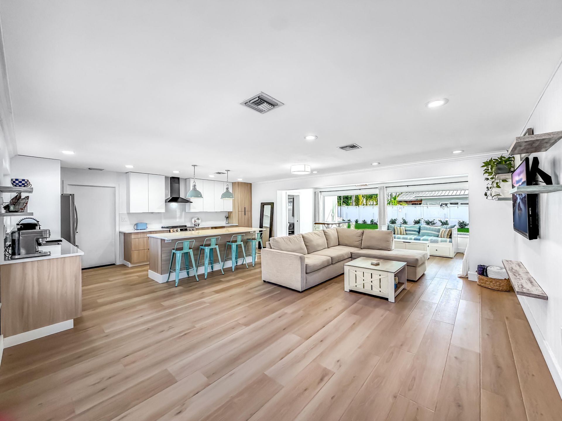 1098 W Camino Real, Boca Raton, FL 33486 Photo