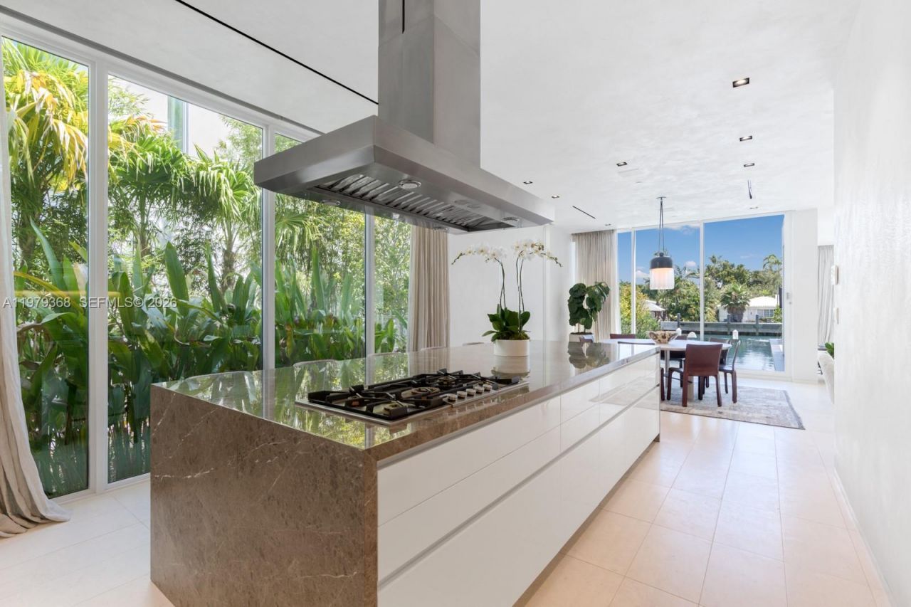 1051 W 48th St , Unit 4, Miami Beach, FL 33140 Photo