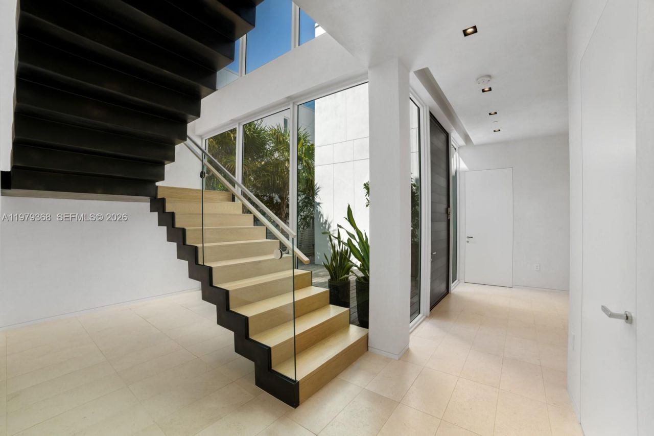 1051 W 48th St , Unit 4, Miami Beach, FL 33140 Photo