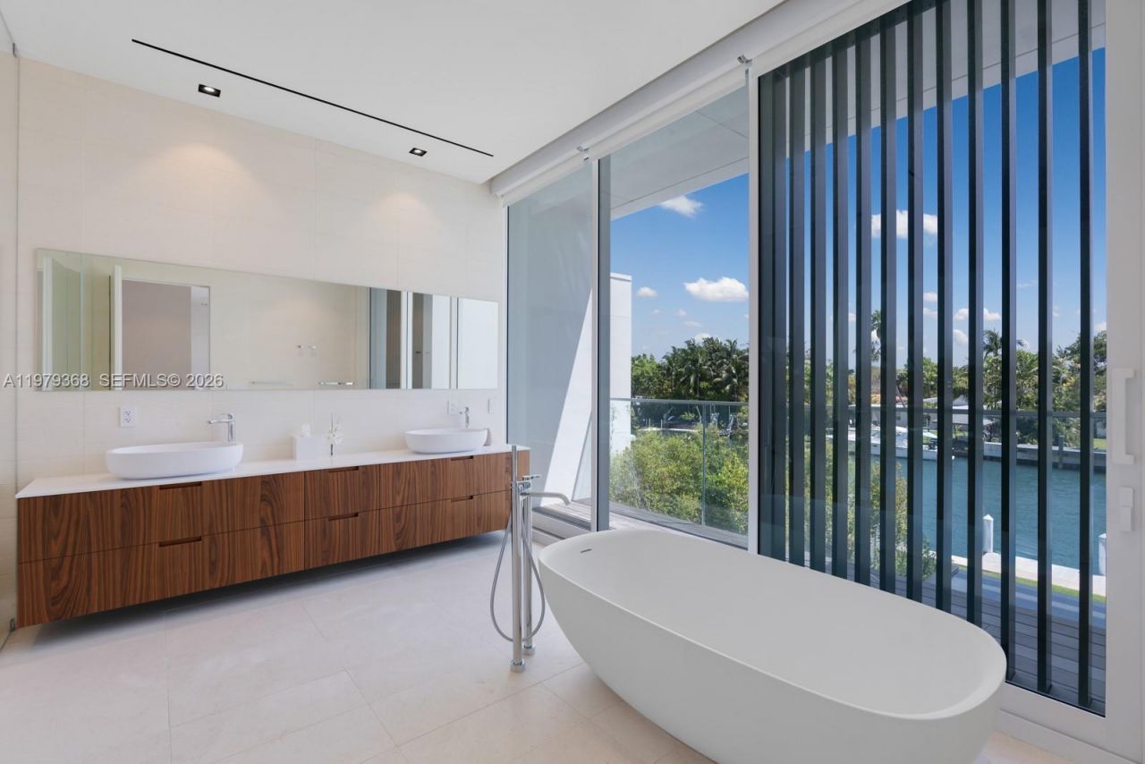 1051 W 48th St , Unit 4, Miami Beach, FL 33140 Photo