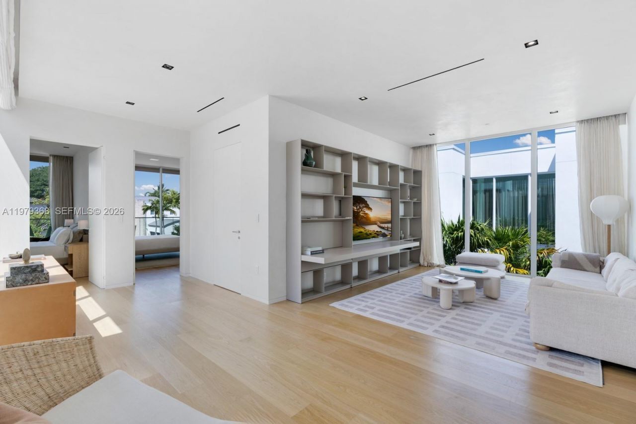 1051 W 48th St , Unit 4, Miami Beach, FL 33140 Photo