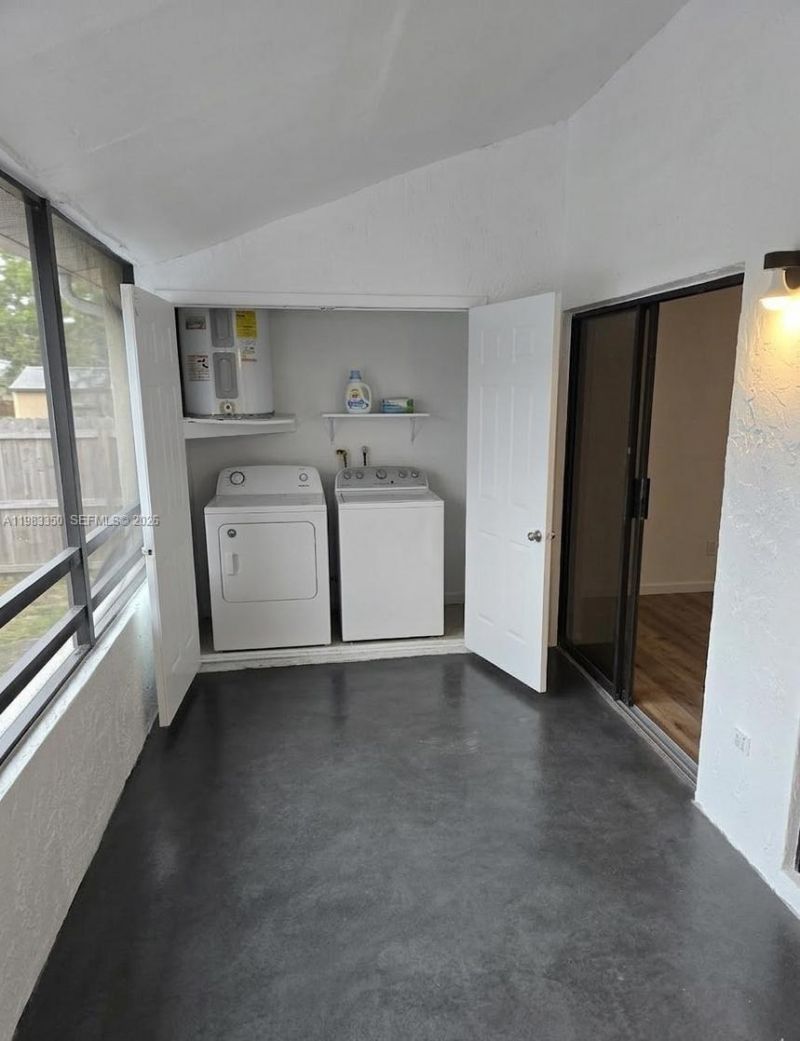 20130 NE 3rd Ct , Unit 6, Miami, FL 33179 Photo