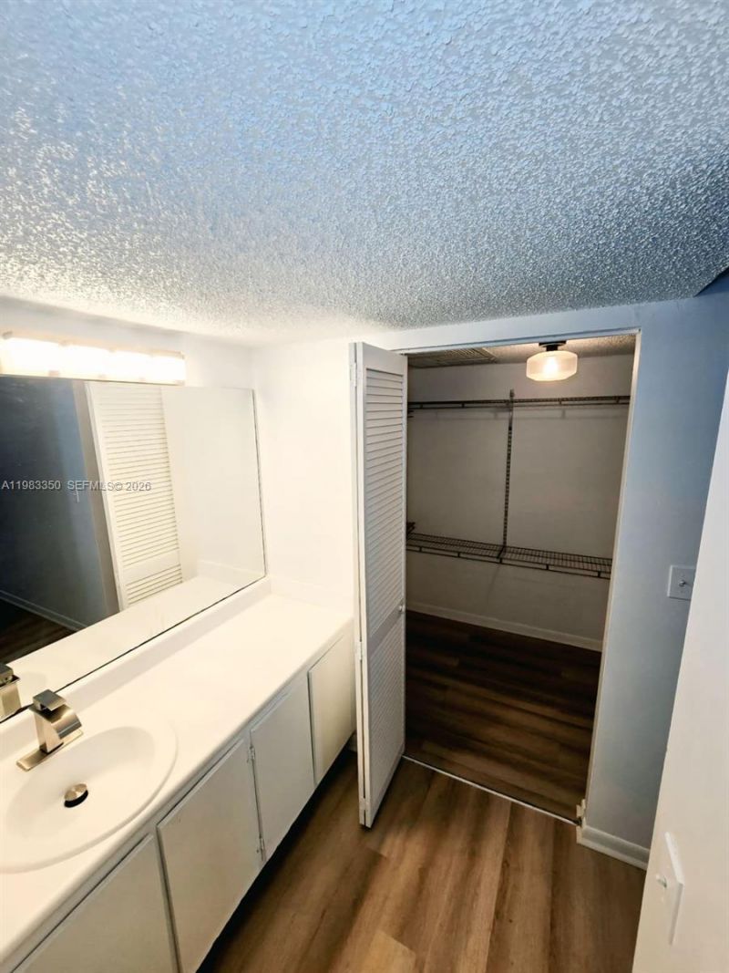 20130 NE 3rd Ct , Unit 6, Miami, FL 33179 Photo