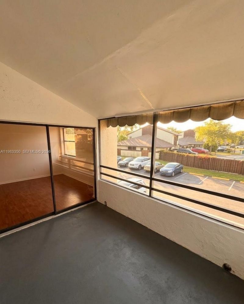 20130 NE 3rd Ct , Unit 6, Miami, FL 33179 Photo