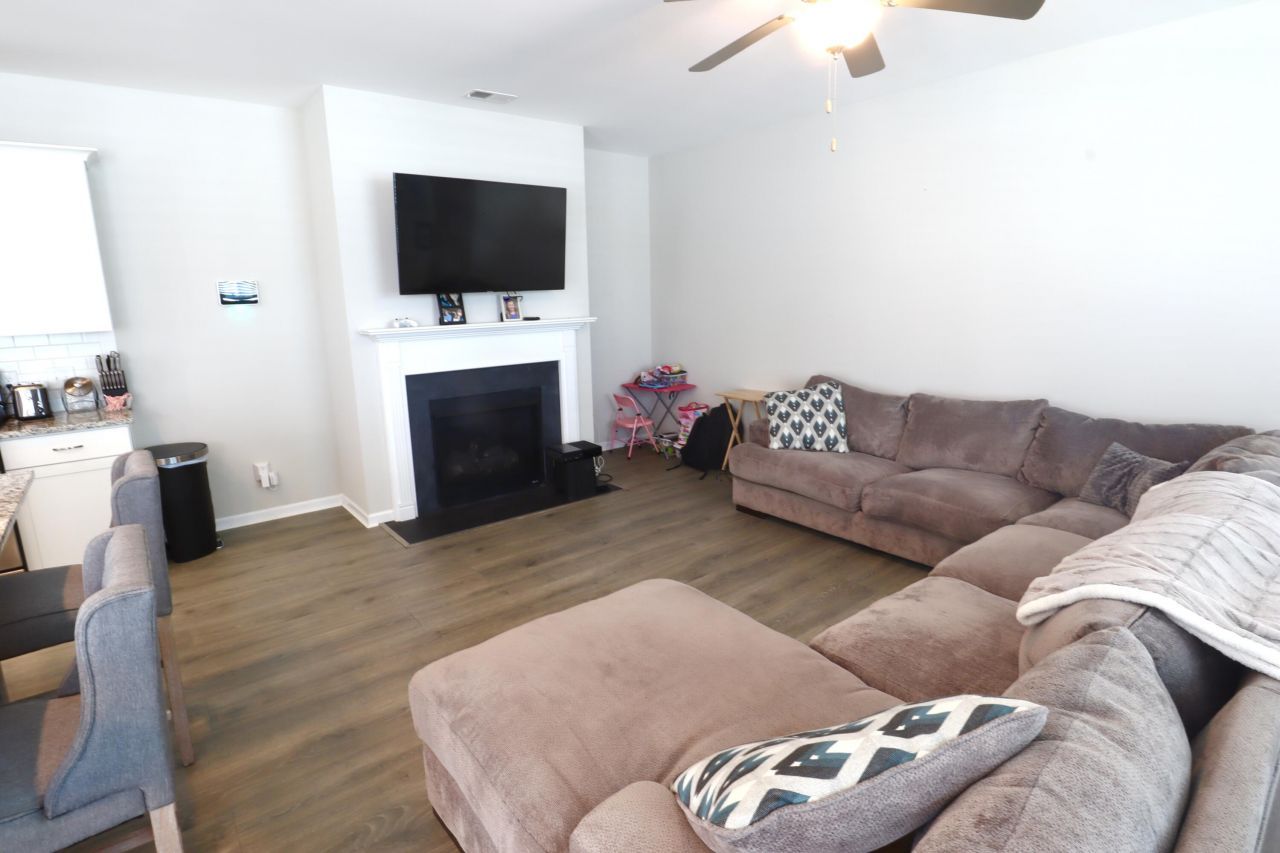 103 Yorkshire Drive Photo 12