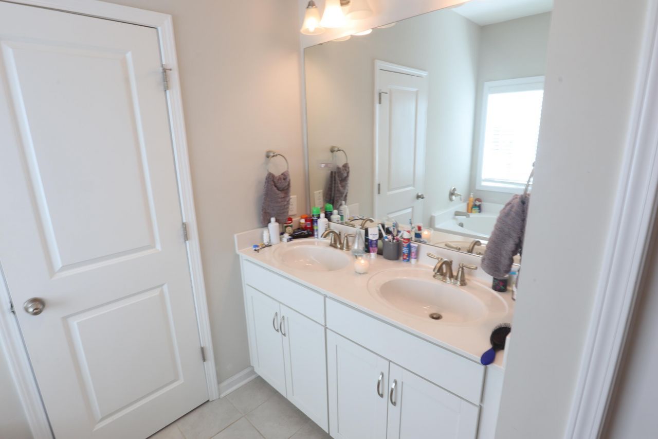 103 Yorkshire Drive Photo 9