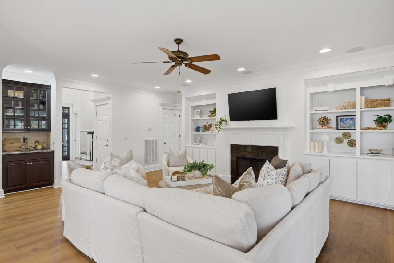 2296 Middlesex Street Photo 17