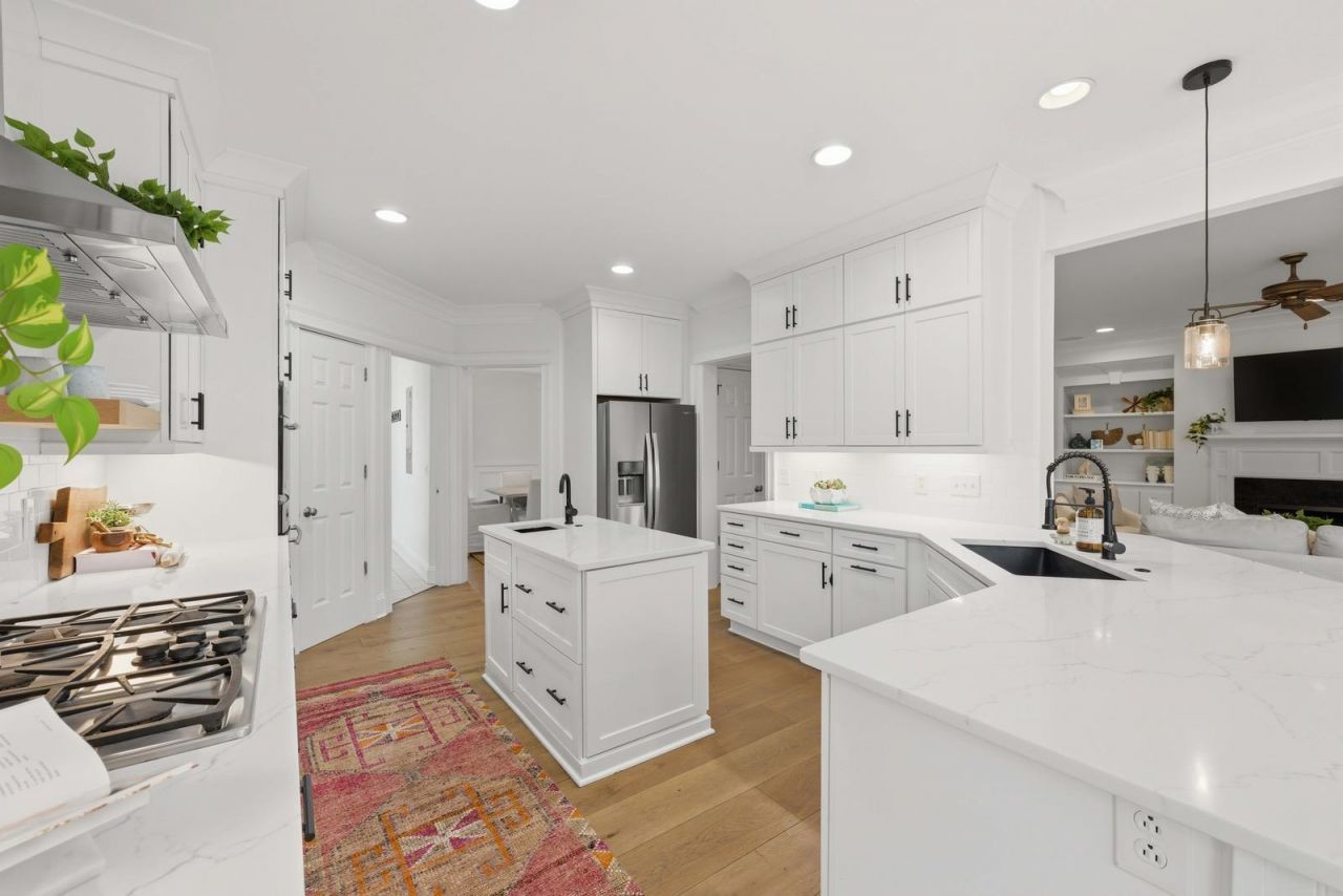 2296 Middlesex Street Photo 23