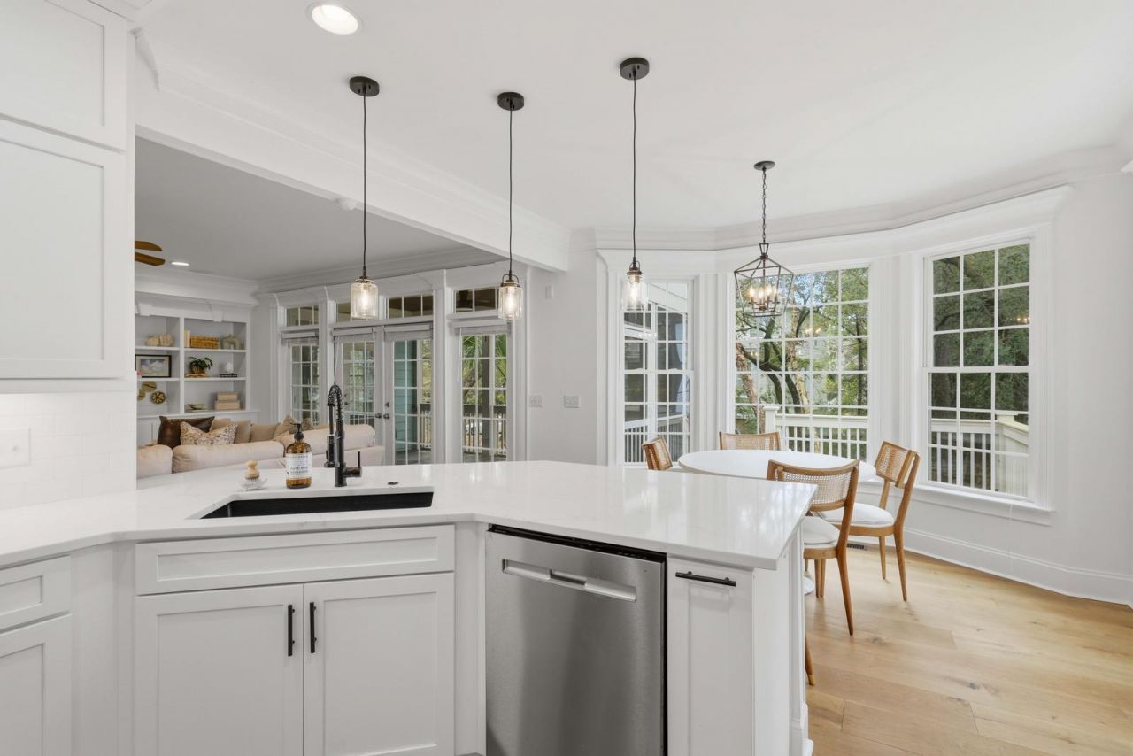 2296 Middlesex Street Photo 24