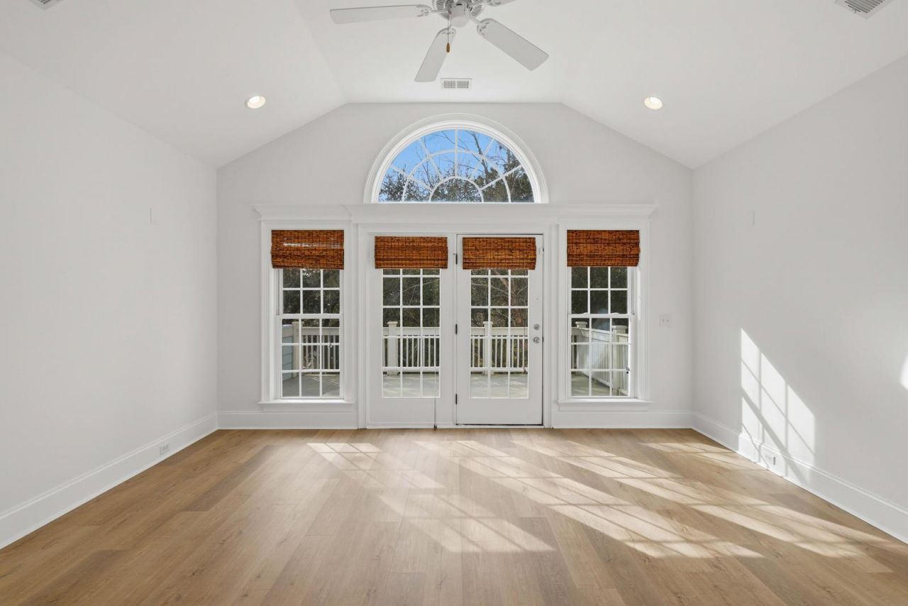 2296 Middlesex Street Photo 38