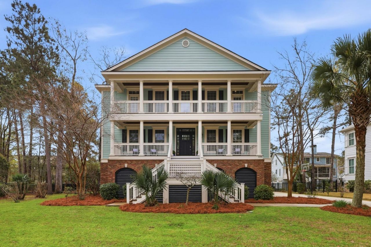 2296 Middlesex Street Photo 4