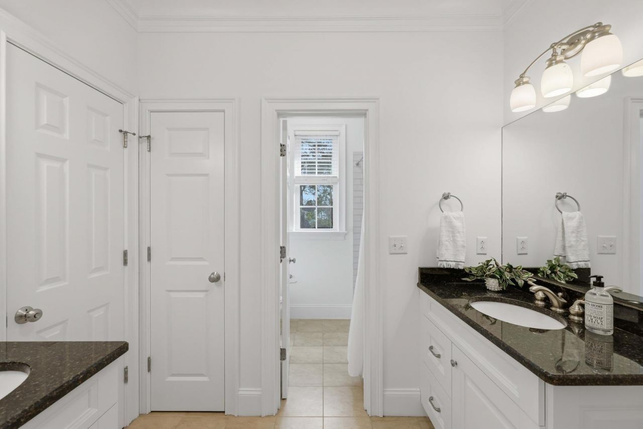 2296 Middlesex Street Photo 41