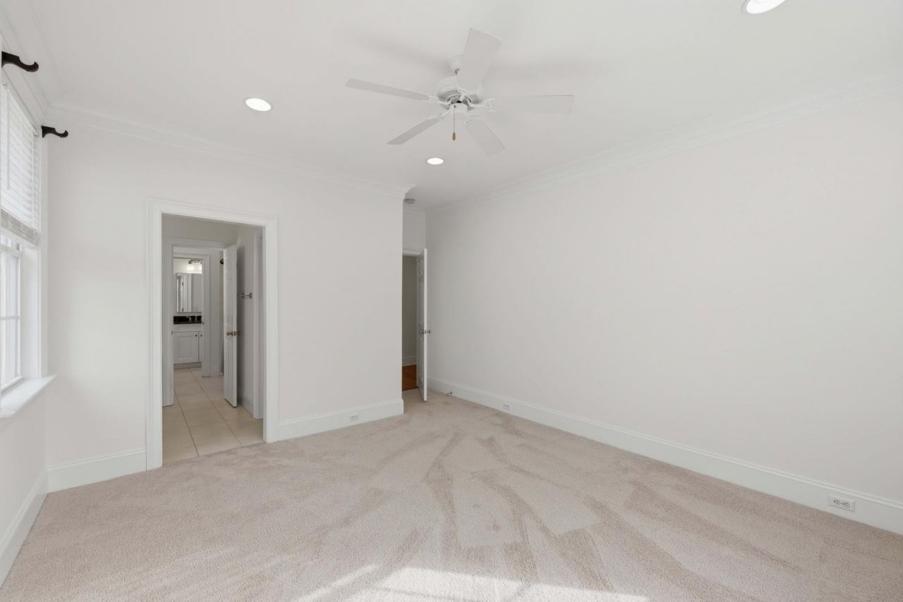 2296 Middlesex Street Photo 48