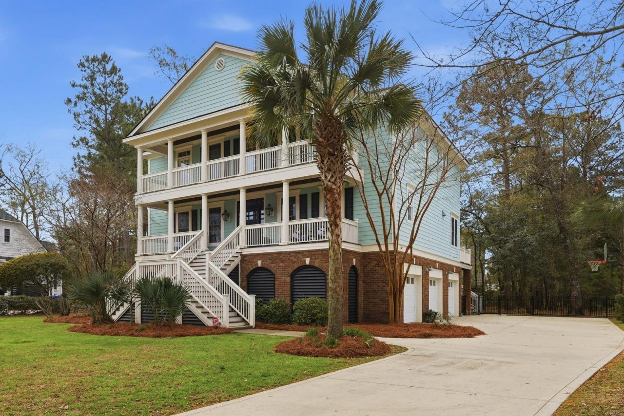 2296 Middlesex Street Photo 6