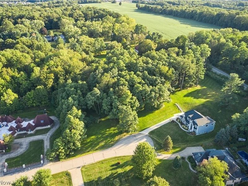 4872 Autumn Leaves Drive, Akron, OH 44333 Photo 3