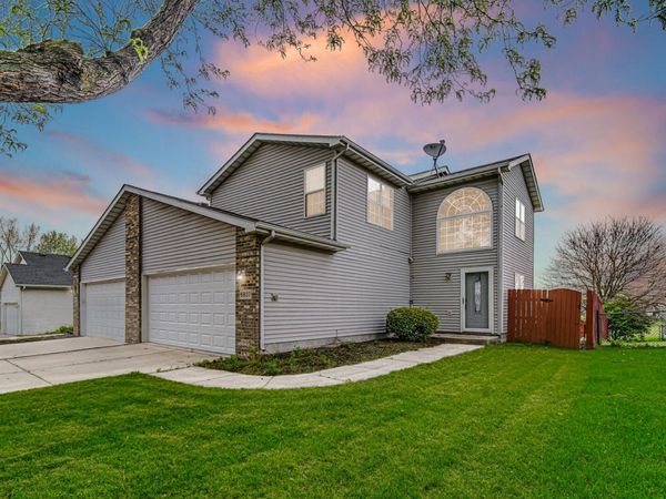 6837 Swan Lane, Schererville, IN 46375