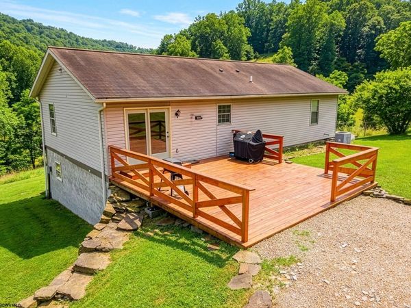 102 Indian Run Road, Fairview, WV 26570