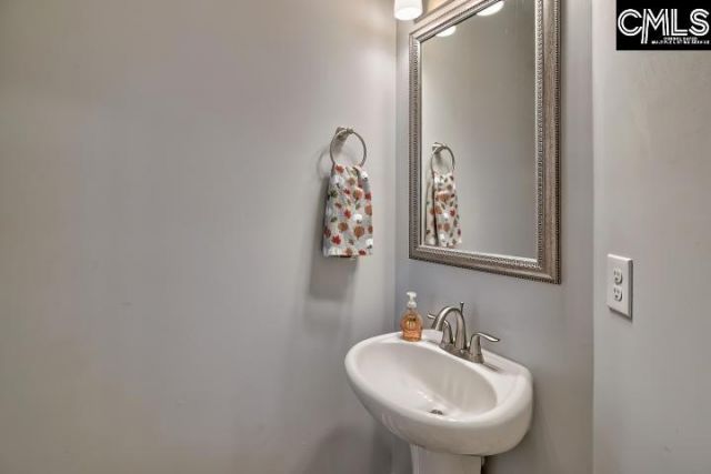 627 Calabria Court Photo 5