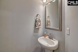 627 Calabria Court photo 4