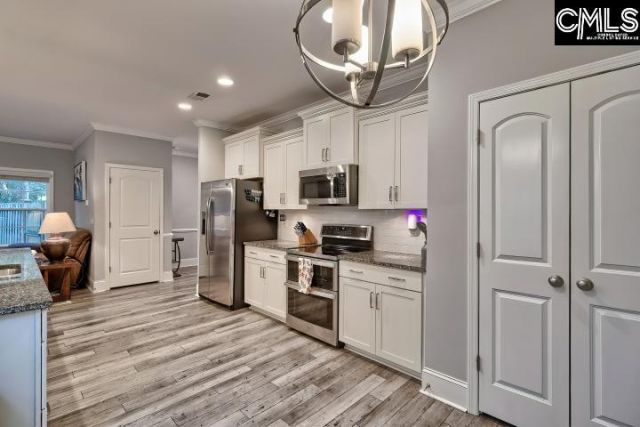 627 Calabria Court Photo 9