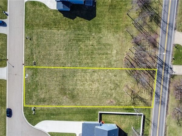 5599 Shadow Ridge Circle NW, North Canton, OH 44720