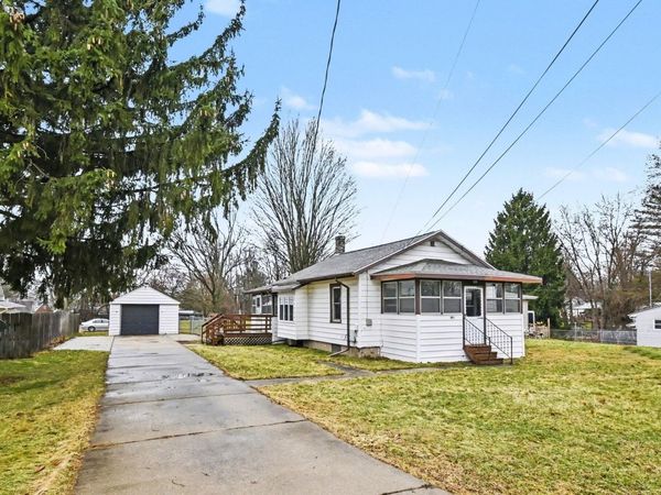 1015 Pearl Street, Lansing, MI 48906