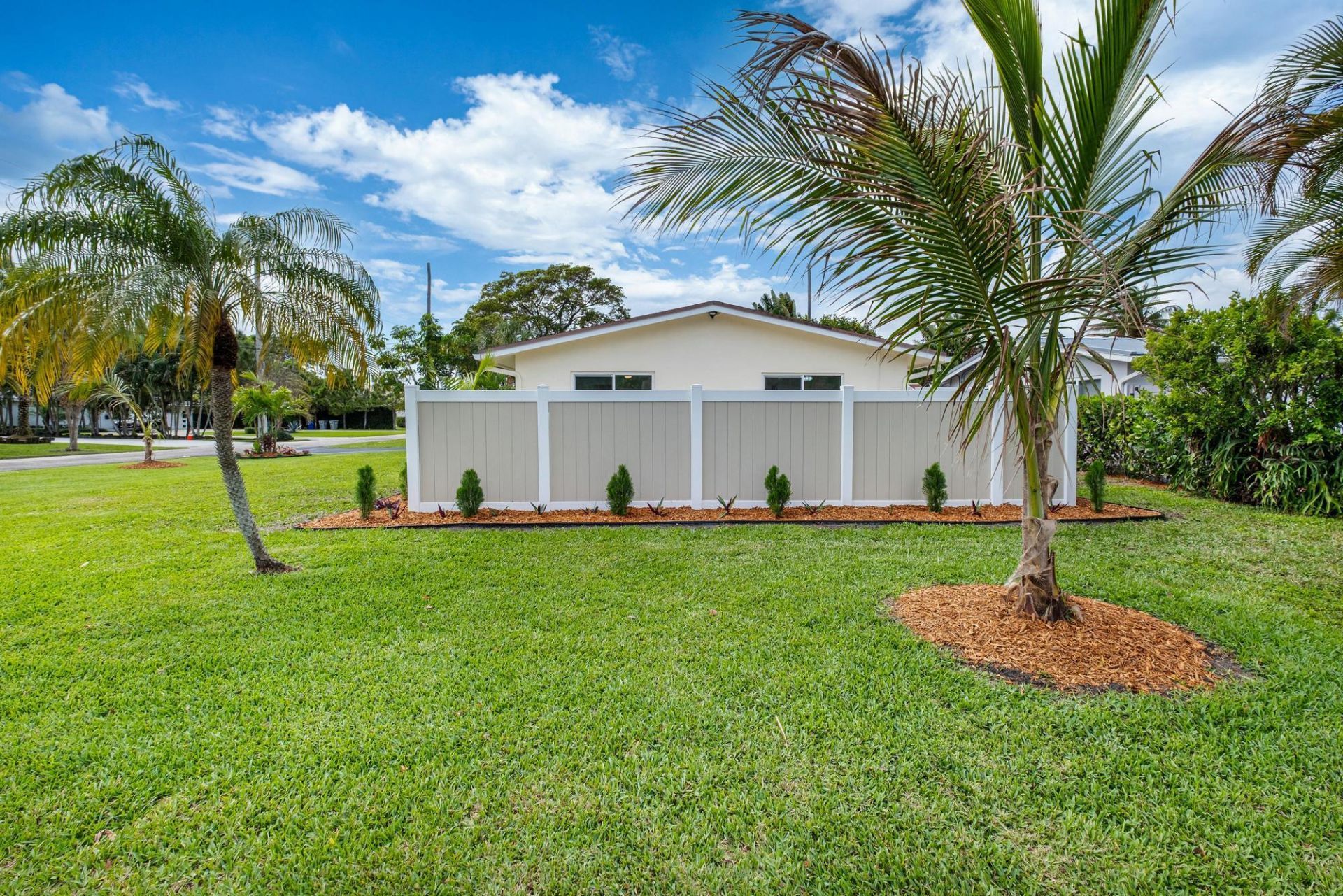 2611 NE 16th Street, Pompano Beach, FL 33062 Photo