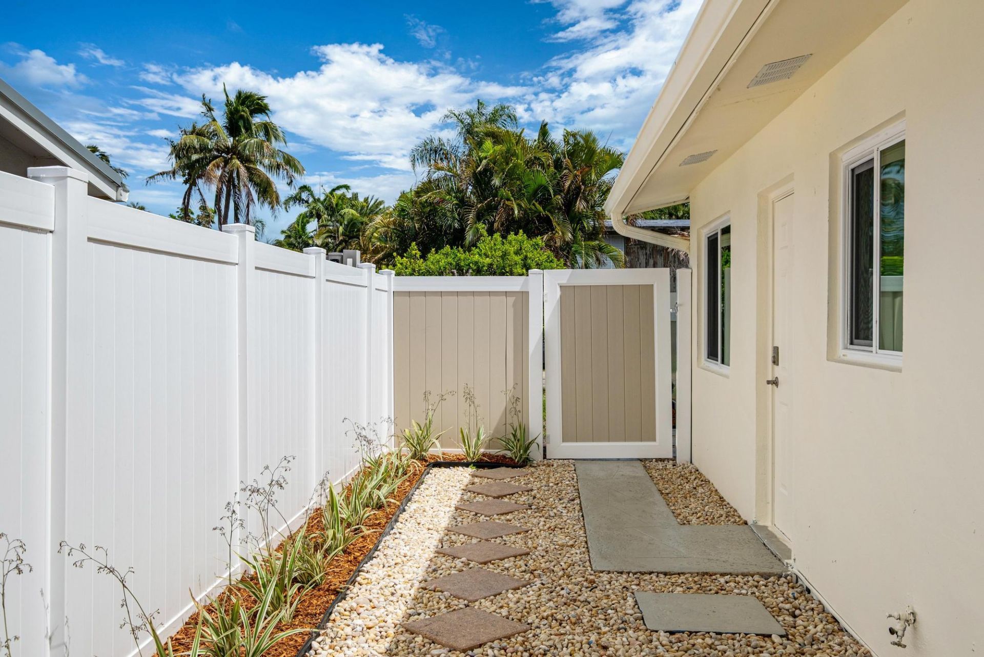 2611 NE 16th Street, Pompano Beach, FL 33062 Photo