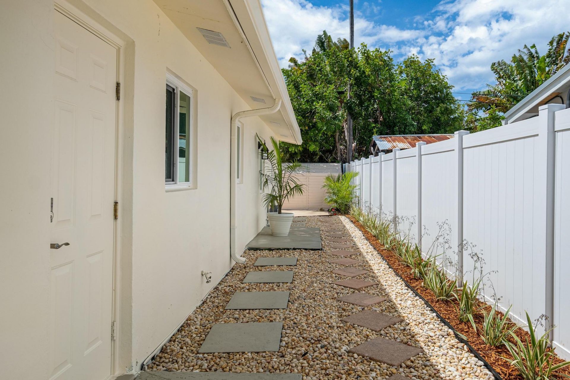 2611 NE 16th Street, Pompano Beach, FL 33062 Photo