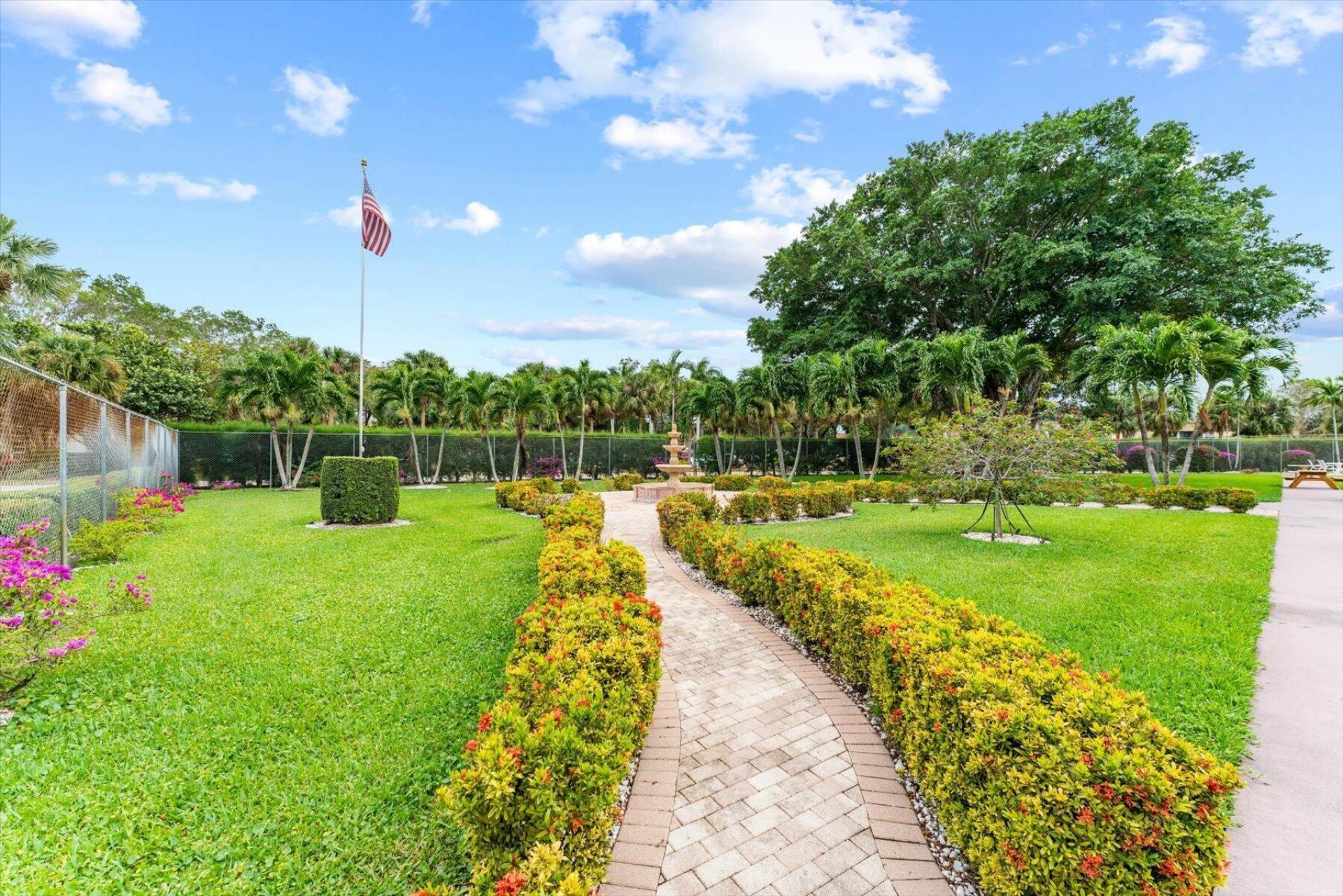 719 Lori Drive, Unit 204, Palm Springs, FL 33461 Photo